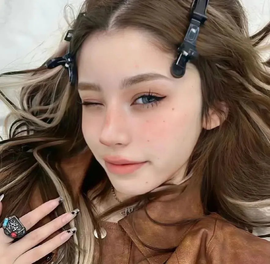 红绒花封面
